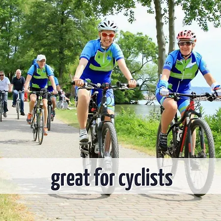 Wiesengefluester E3 - Familienfreundlich Nur 3 Minuten Zum Röbel